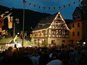 Weinhexennacht auf dem Marktplatz in Oberwesel am Rhein,  1999 Foto: WHO